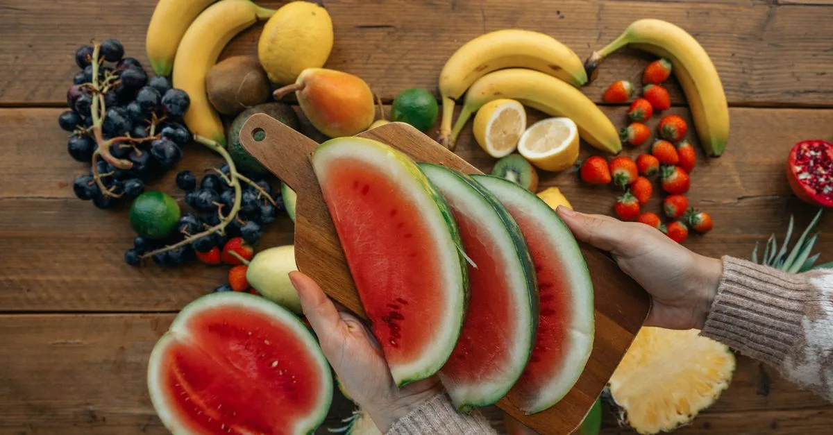 découvrez une liste de fruits dont le nom commence par la lettre u, avec des descriptions et leurs bienfaits nutritionnels.